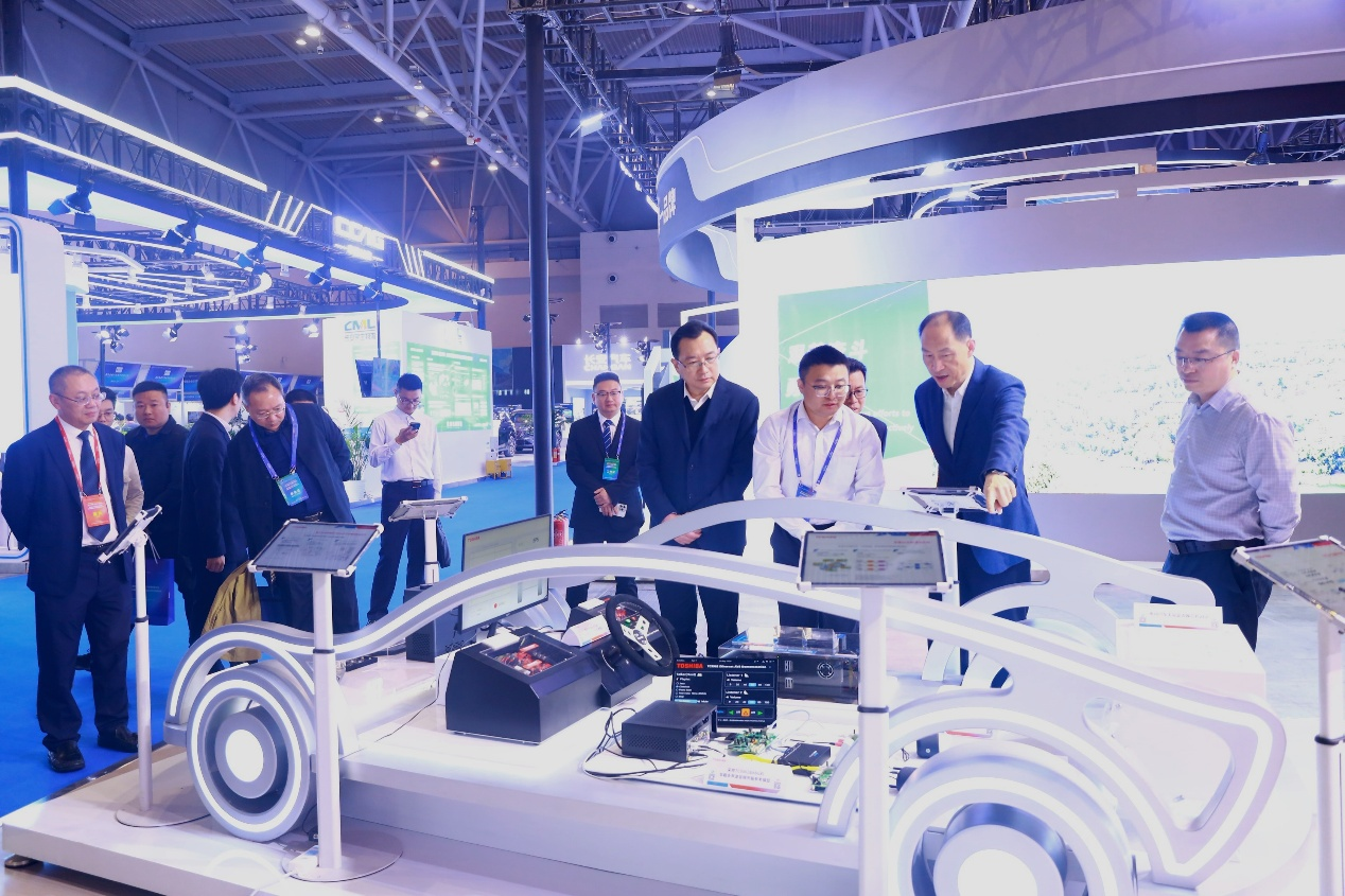 人保服务 ,人保财险政银保 _2025-2030年中国电脑行业：掘金AI PC与国产供应链的黄金五年