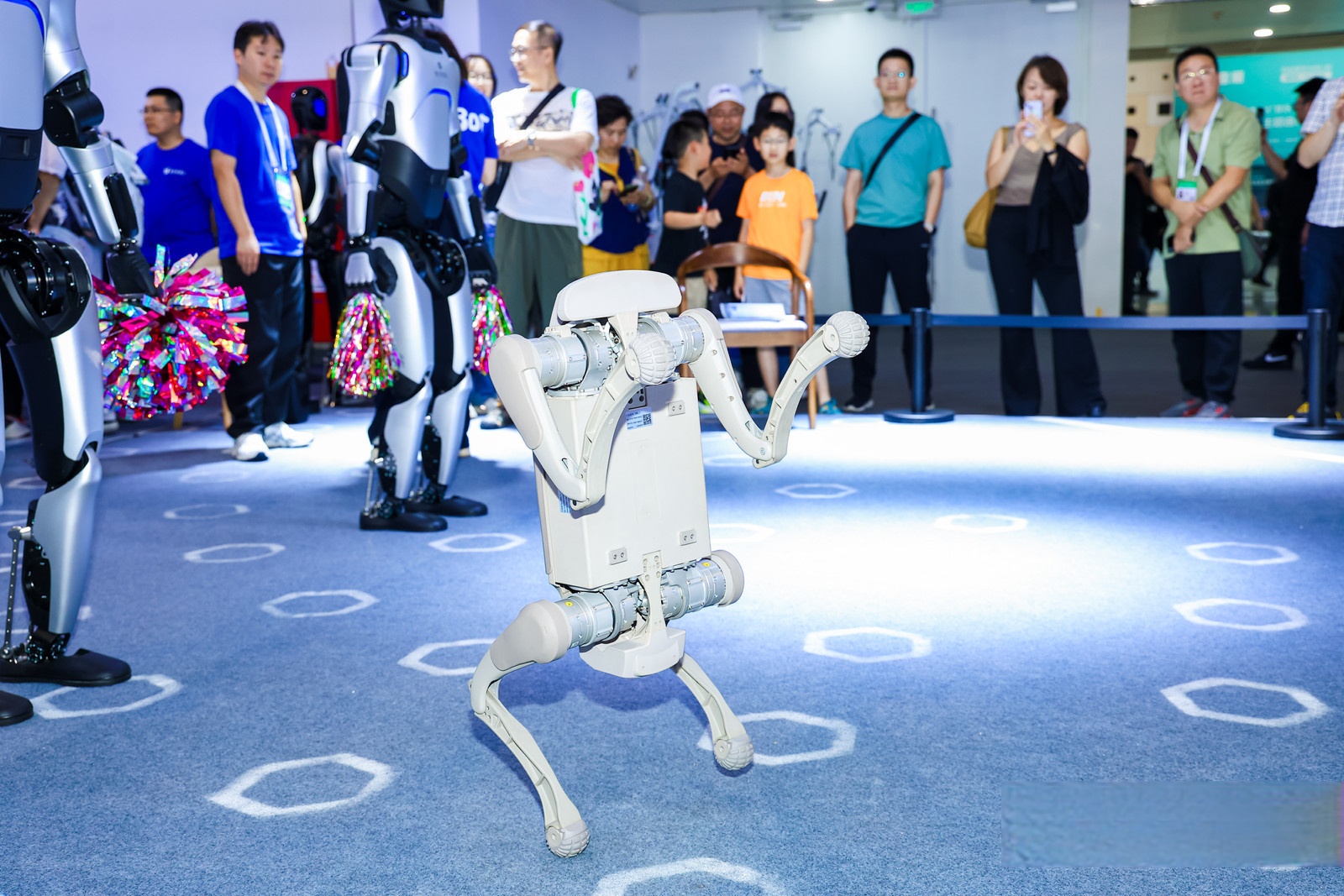 鹿明机器人完成数亿元融资 打造数据驱动物理世界的引擎