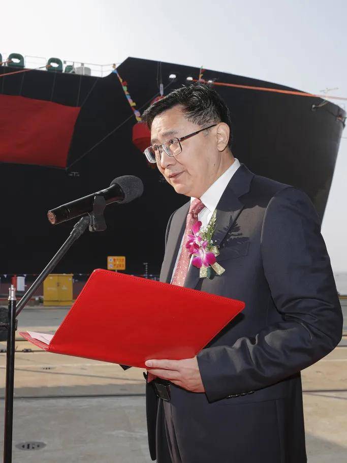 江龙船艇董事龚重英减持29.9万股，减持金额303.49万元