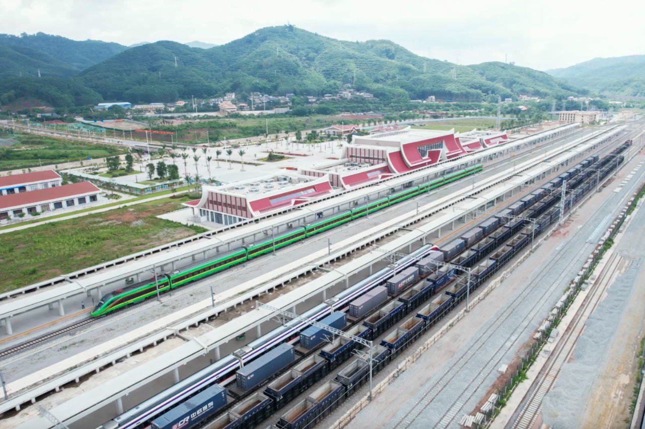 云南石化投产8年加工原油超8800万吨 实现经中老铁路出口