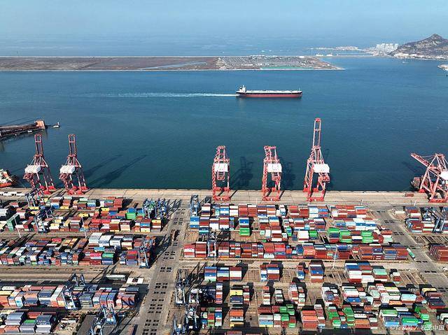 通胀意外放缓，美股上涨，特朗普旗下公司大涨超40%；王毅分别同柬埔寨、泰国外长通电话；康师傅换帅；46岁！国盾量子董事长离世丨每经早参