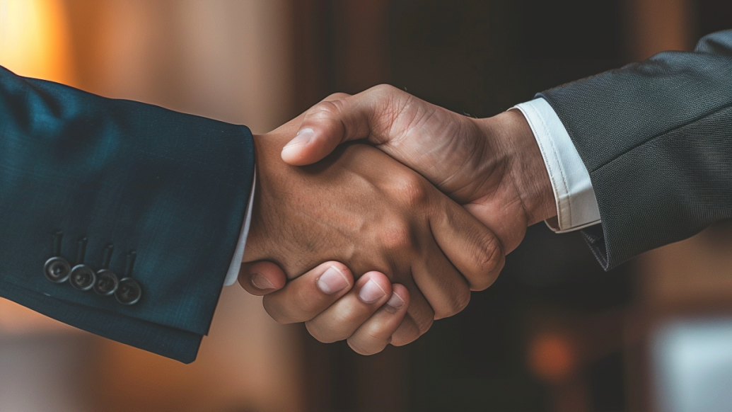 金自天正：董事长郝晓东因工作调动辞职