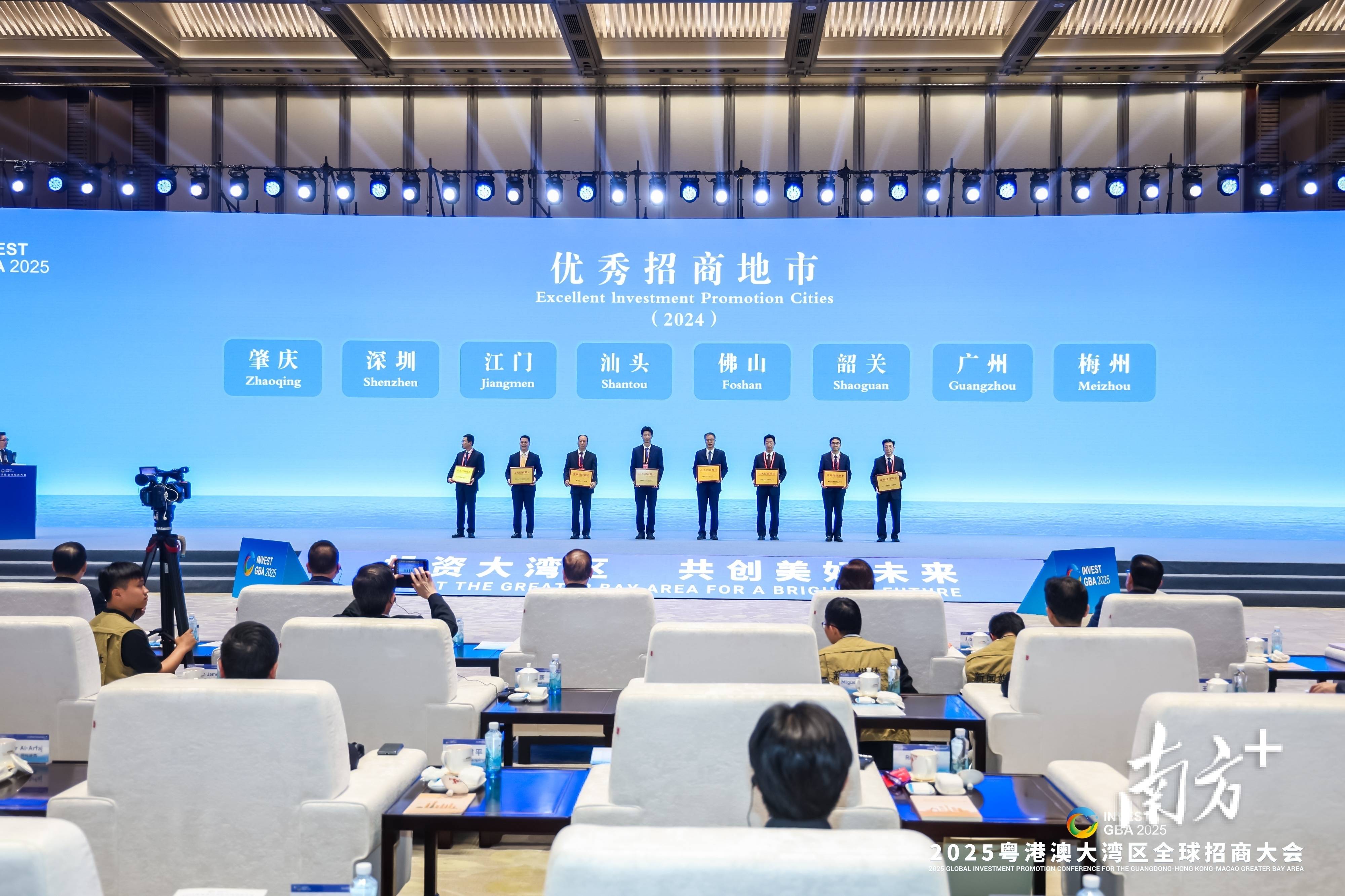 人保伴您前行,人保财险 _2025-2030年中国沿海运输产业：粤港澳大湾区与海南自贸港联动发展