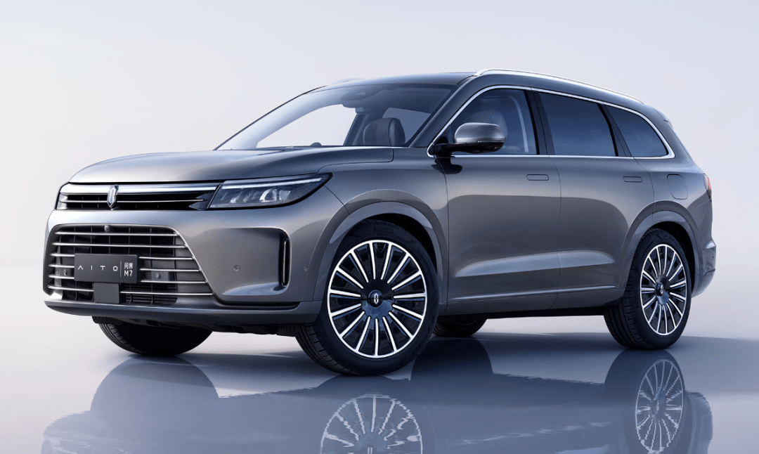 AI算力掀起涨价链条：手机、电脑、新能源汽车都被“带涨”？