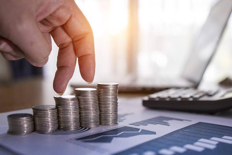 恒铭达：1月9日高管黄蓉增持股份合计100股