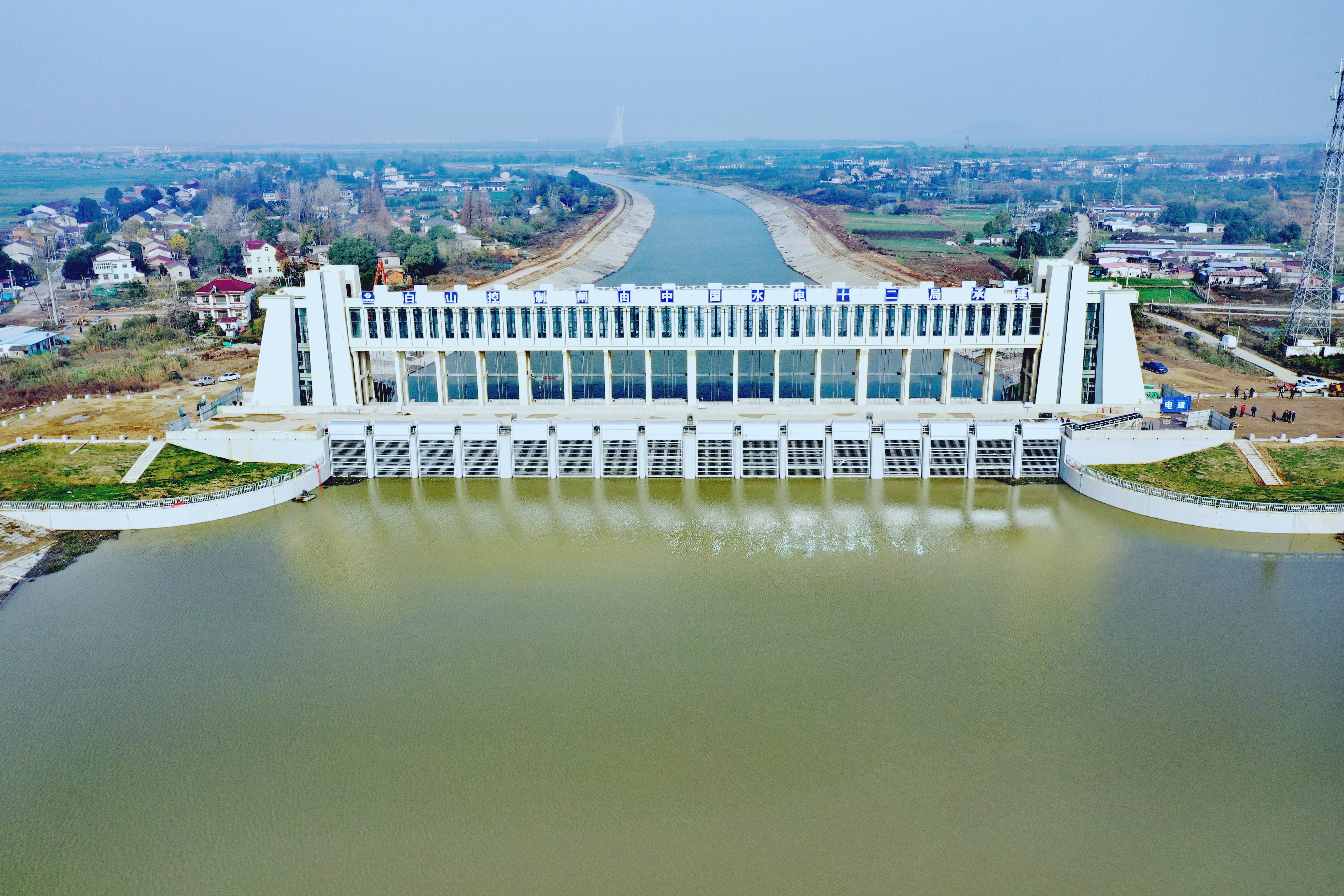 中国电建：下属子公司签署两份重大合同 总额约155.89亿元