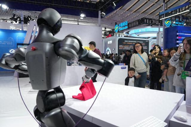 新华鲜报丨手术机器人收费有了“国家标准”!