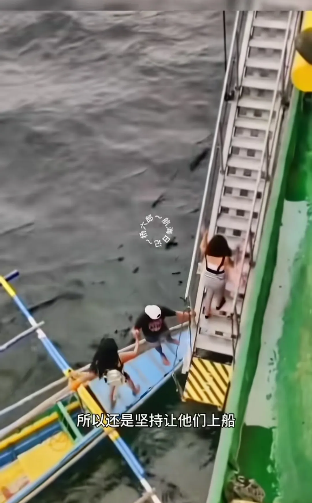 菲律宾一艘渡轮沉没 船上载有350多人