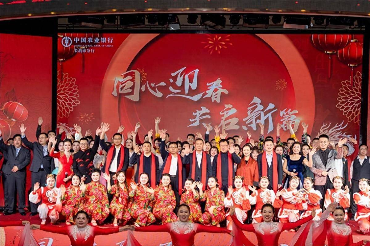 （新春走基层）百名留穗过年一线职工共同庆祝小年