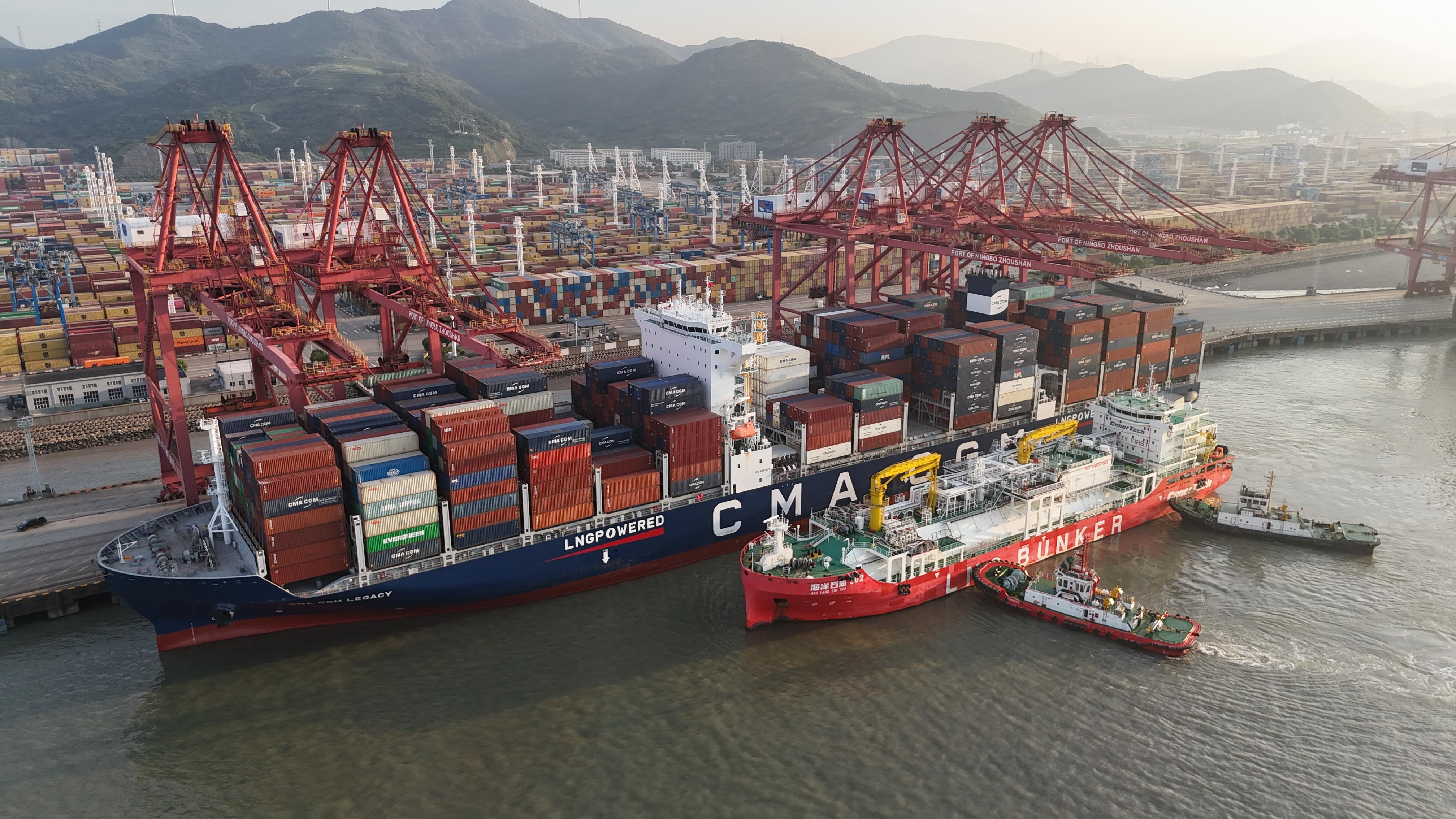 (新春走基层)日照岚山港:港口“不封箱” 服务“不打烊”