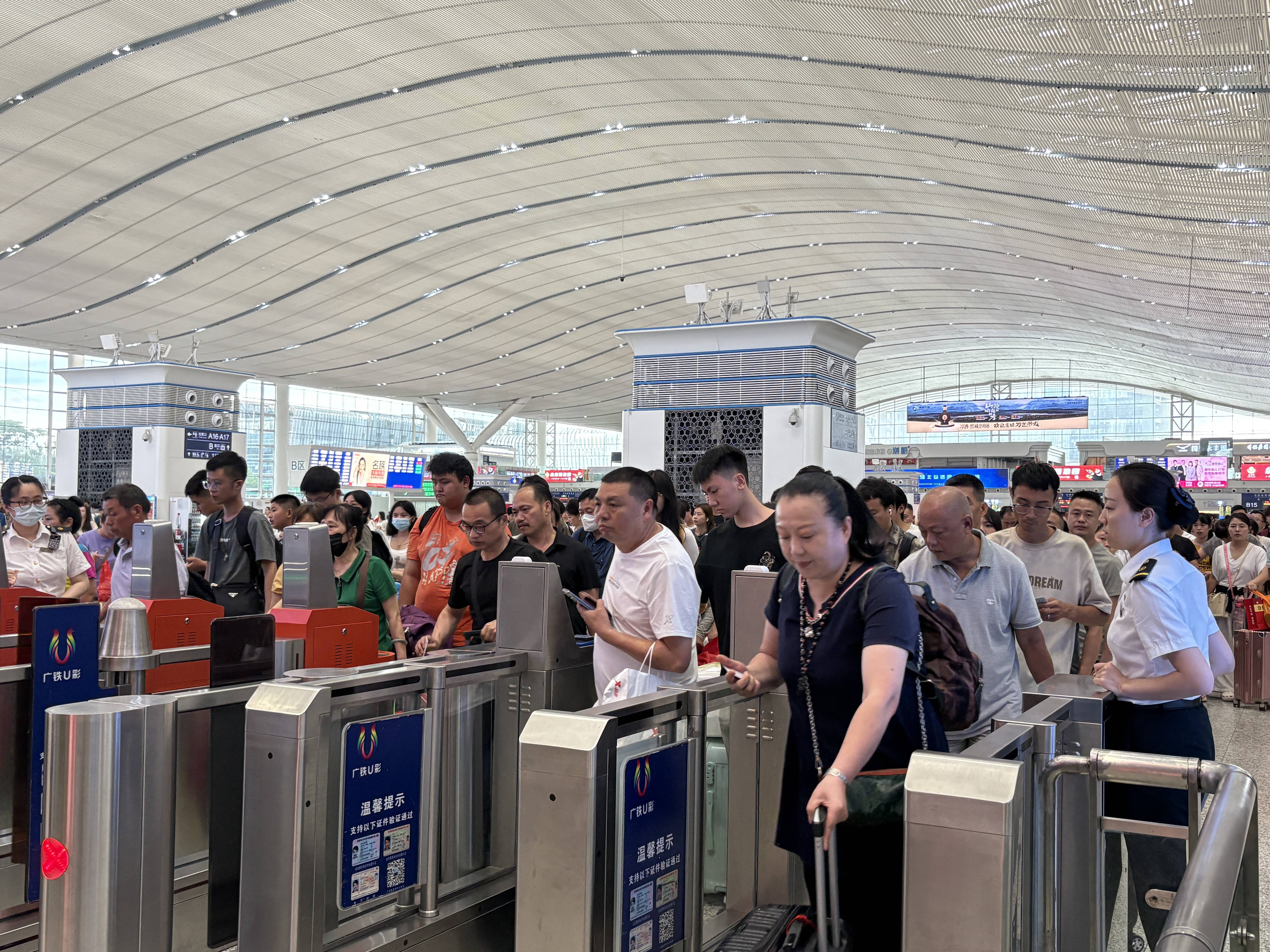 2月2日至12日深圳站累计发送旅客68.76万人次