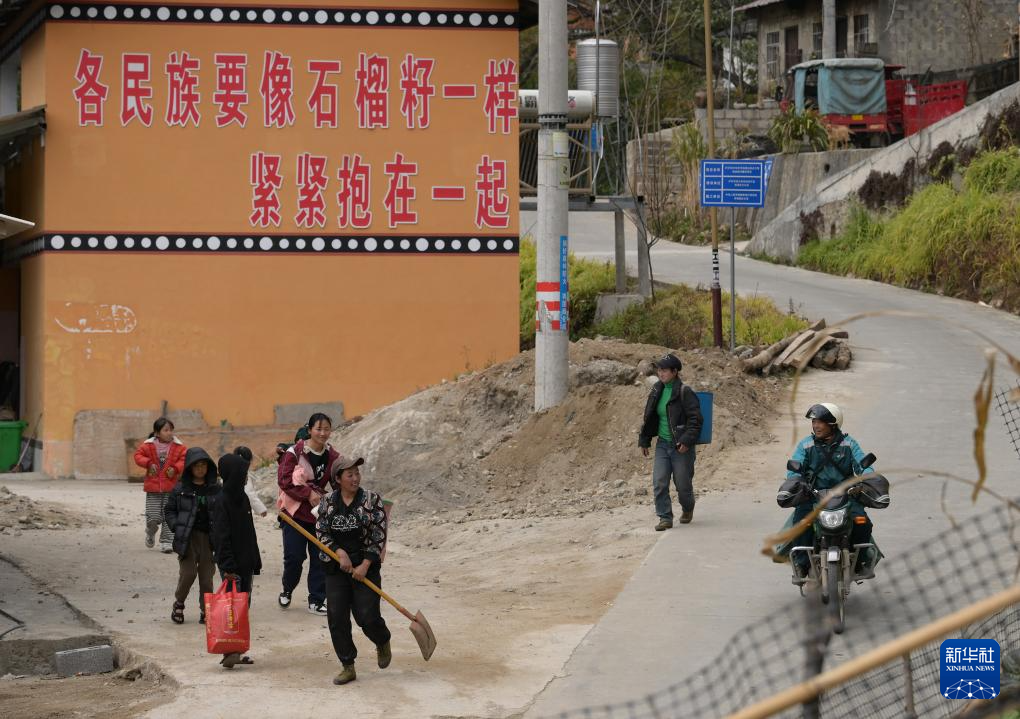 （新春走基层）中缅边境云南澜沧拜年活动热闹非凡