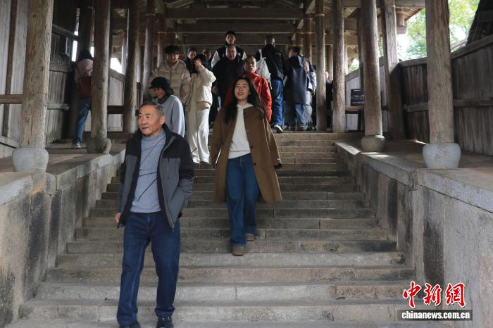 （新春走基层）浙江古镇“百姓戏台”引客来 乡音乡情演绎地道年味