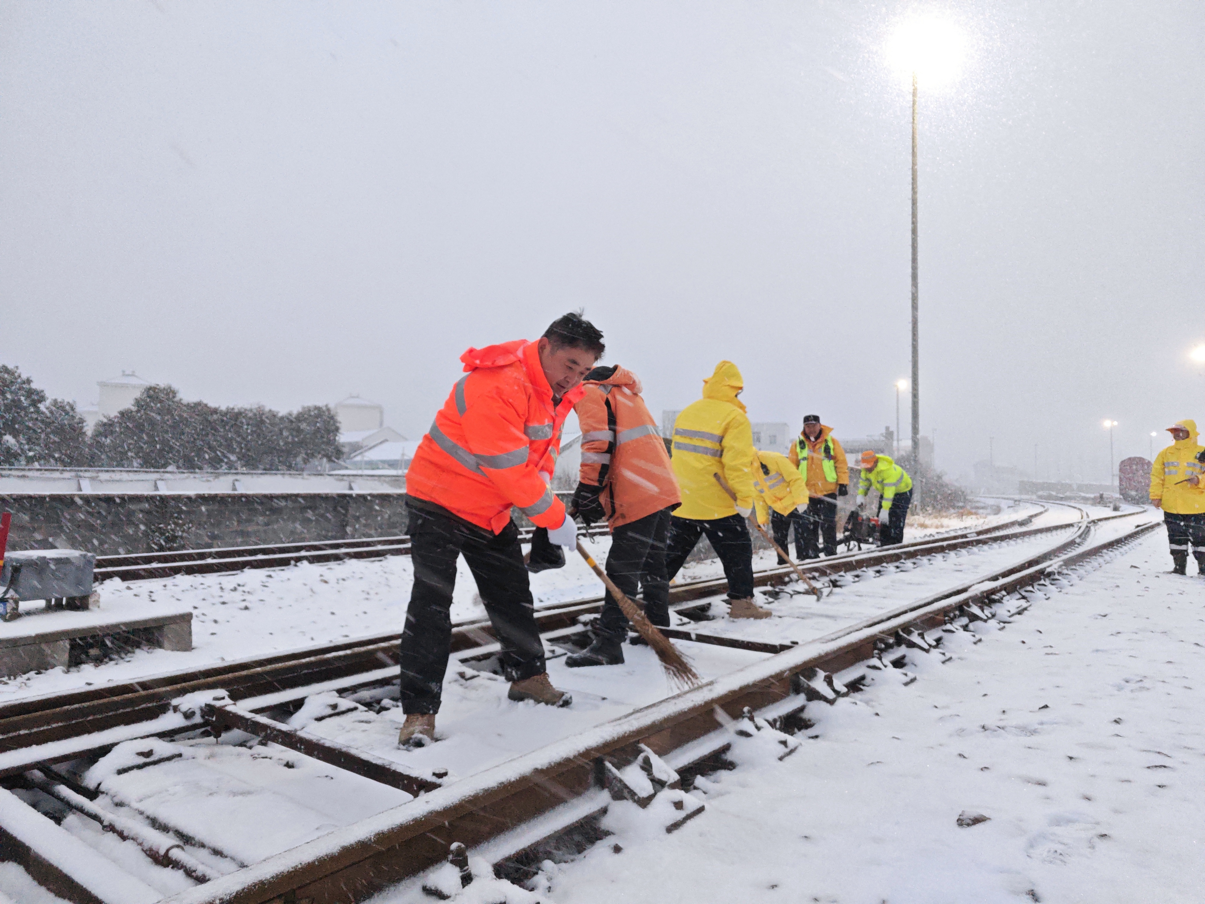 出行热、票房红 沪市消费公司点燃春节经济新引擎
