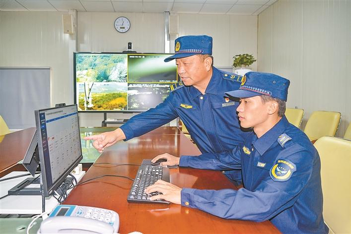 （新春走基层）重庆节后开工首日见闻：奋勇争先开新局 百业发展干劲足