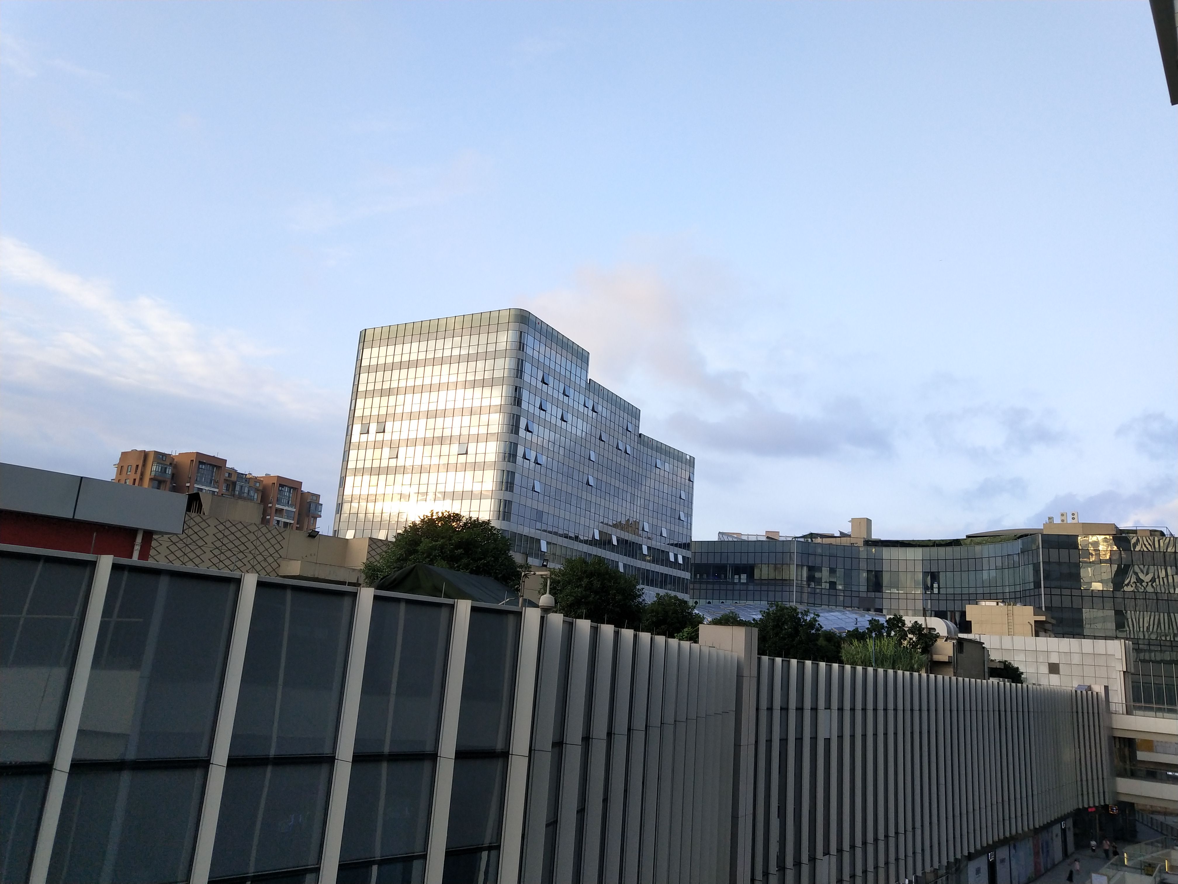 华策影视否认“解散电影部门”：全内容板块转型升级