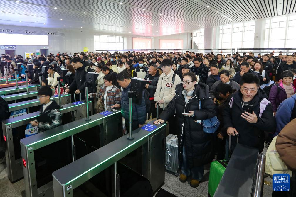 2月28日全国铁路预计发送旅客1635万人次