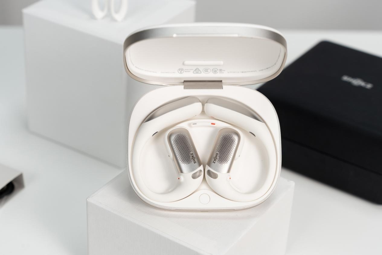 韶音携开放式滤噪新物种OpenFit Pro亮相AWE2026