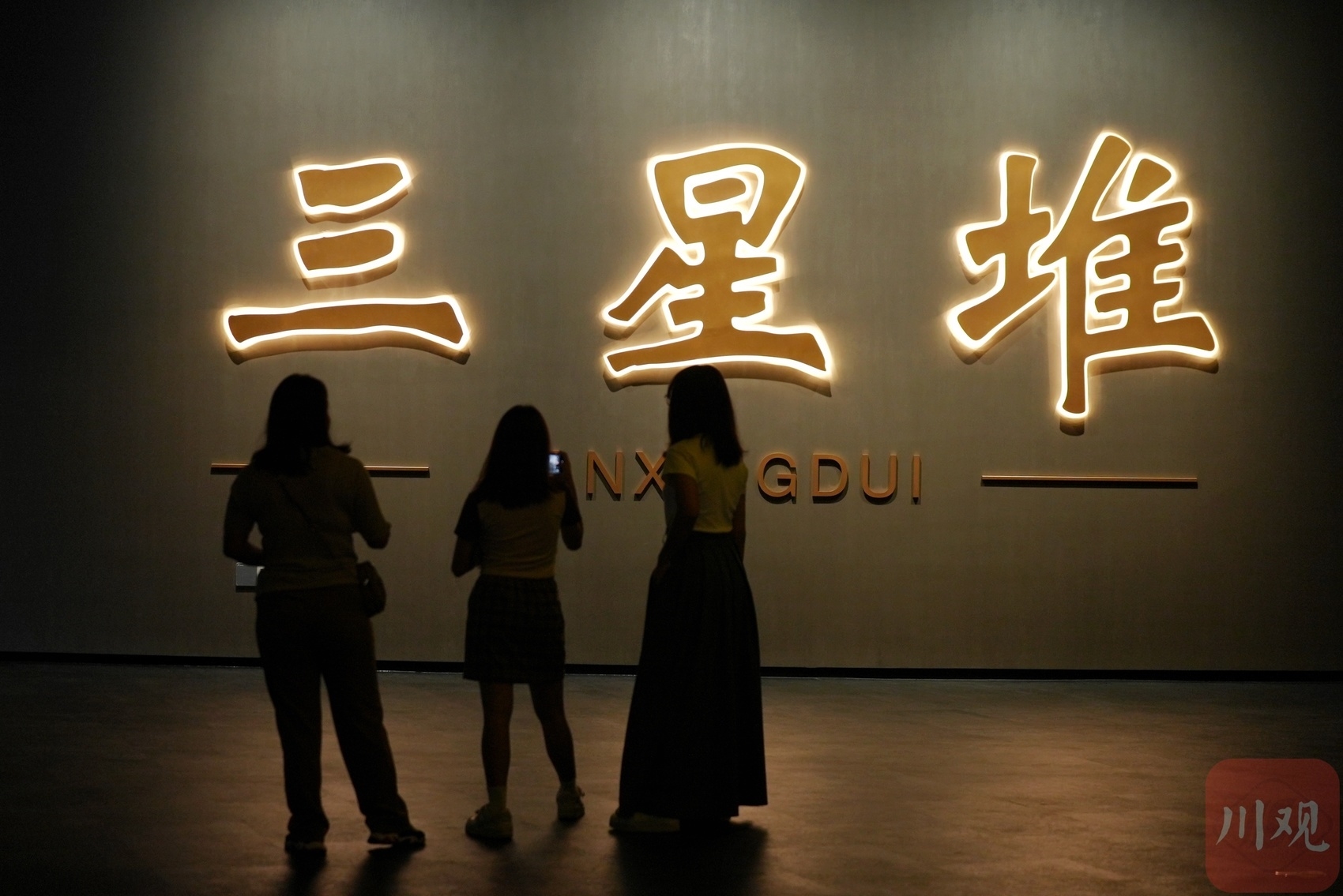 凌晨五点排队看F1：原来2790元的票，黄牛开价18000