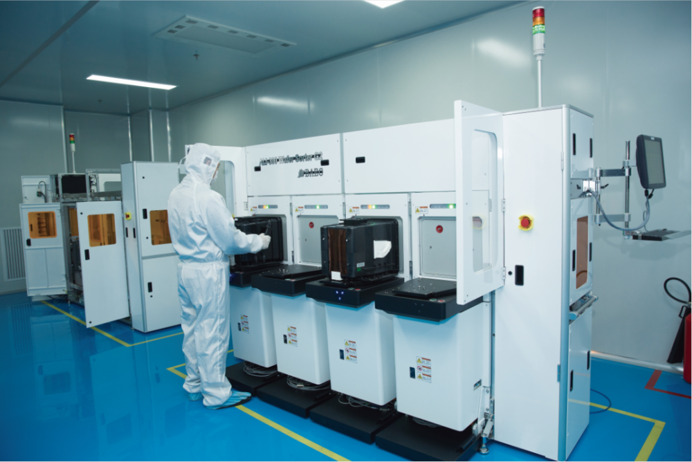 华海清科面向先进存储的新型12英寸晶圆减薄装备首台出机