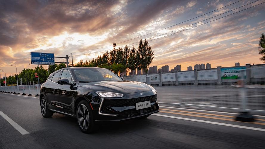 华为高级副总裁、引望CEO靳玉志：华为在汽车产业的定位从未动摇，致力于成为“电子螺丝钉”