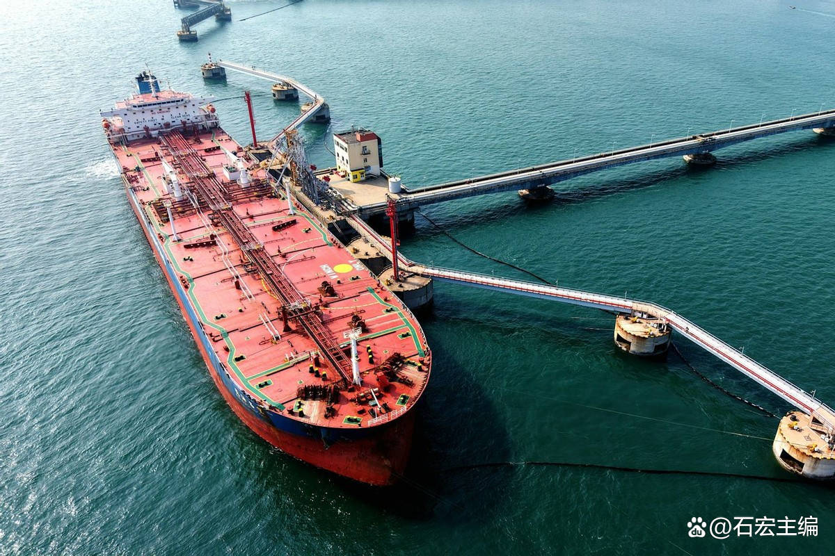 特朗普突然宣布：美方开始清理霍尔木兹海峡！数艘美国海军舰船通过海峡，并未与伊朗方面协调