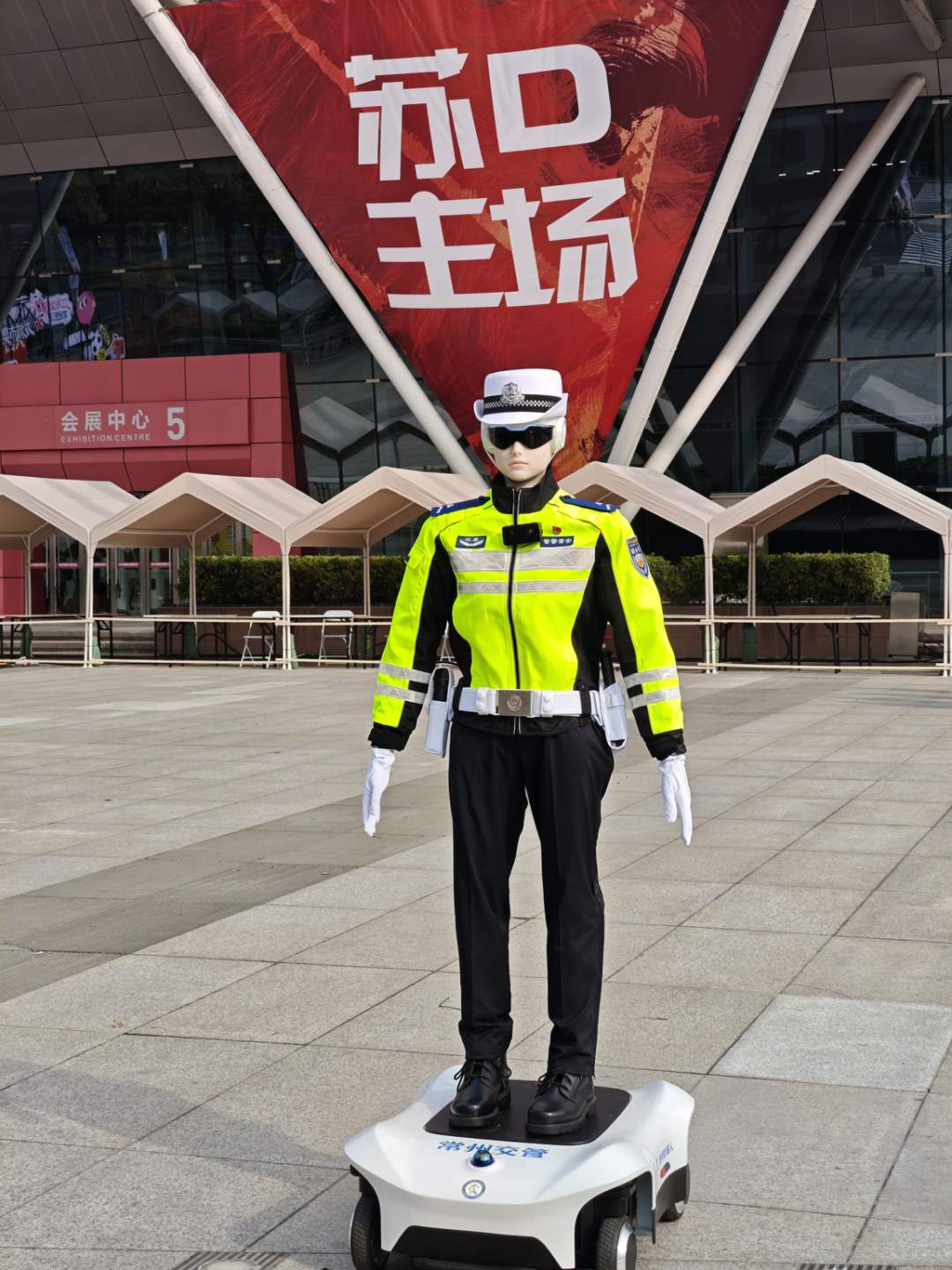 中国联通5G-A全方位护航人形机器人世界顶级赛事